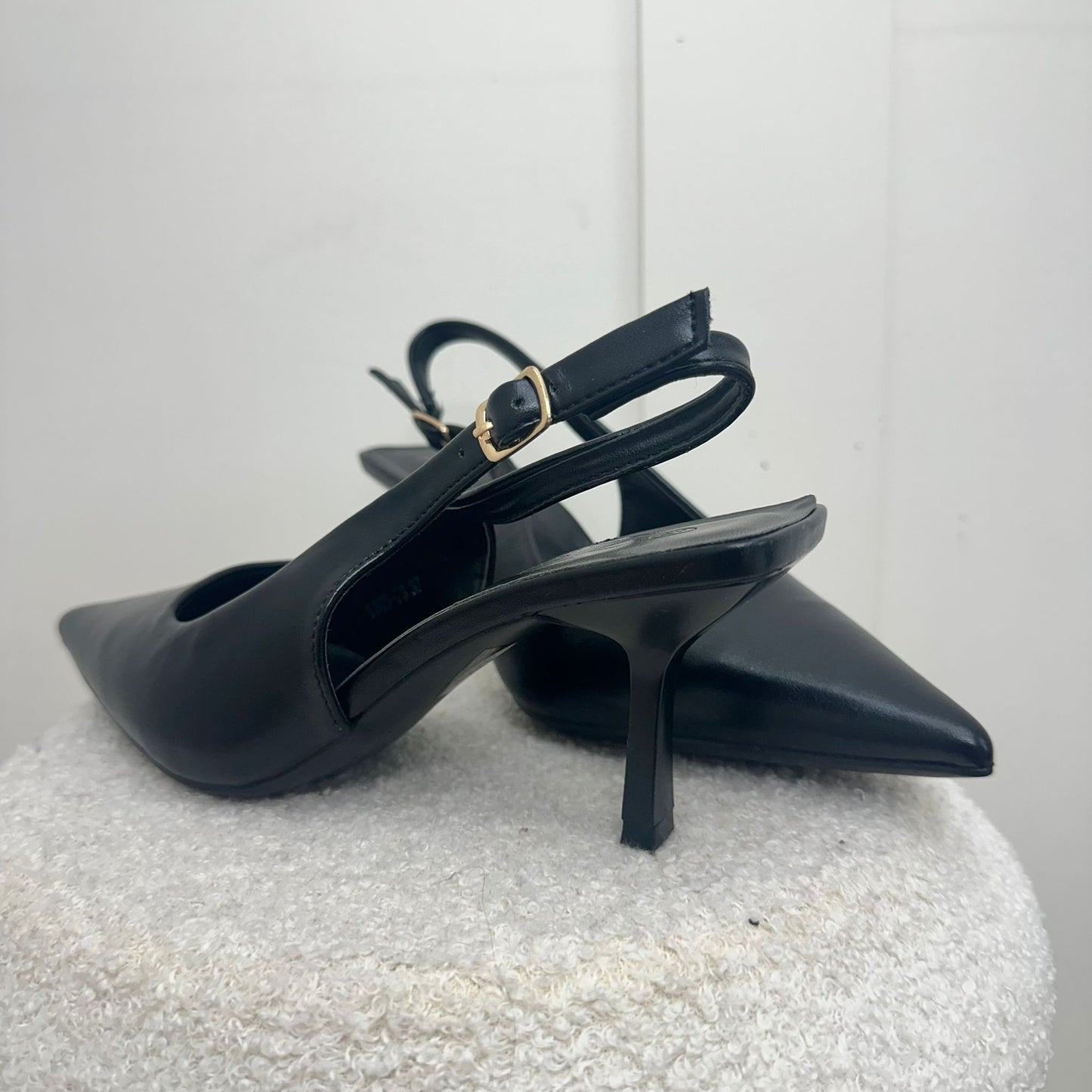 Your go to HEELS 👠  ( true to size)