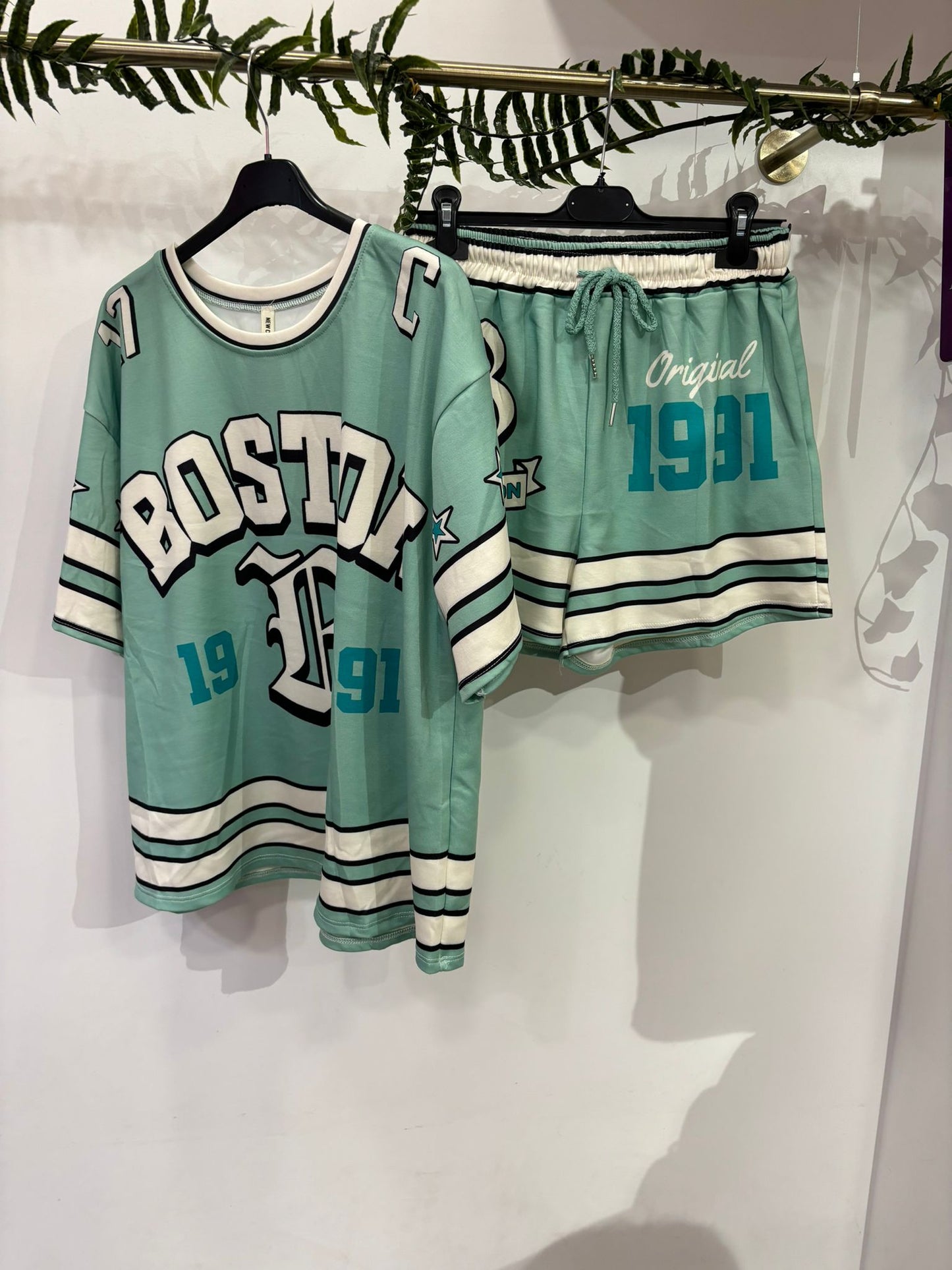 BOSTON SHORT AND TSHIRT SET😍