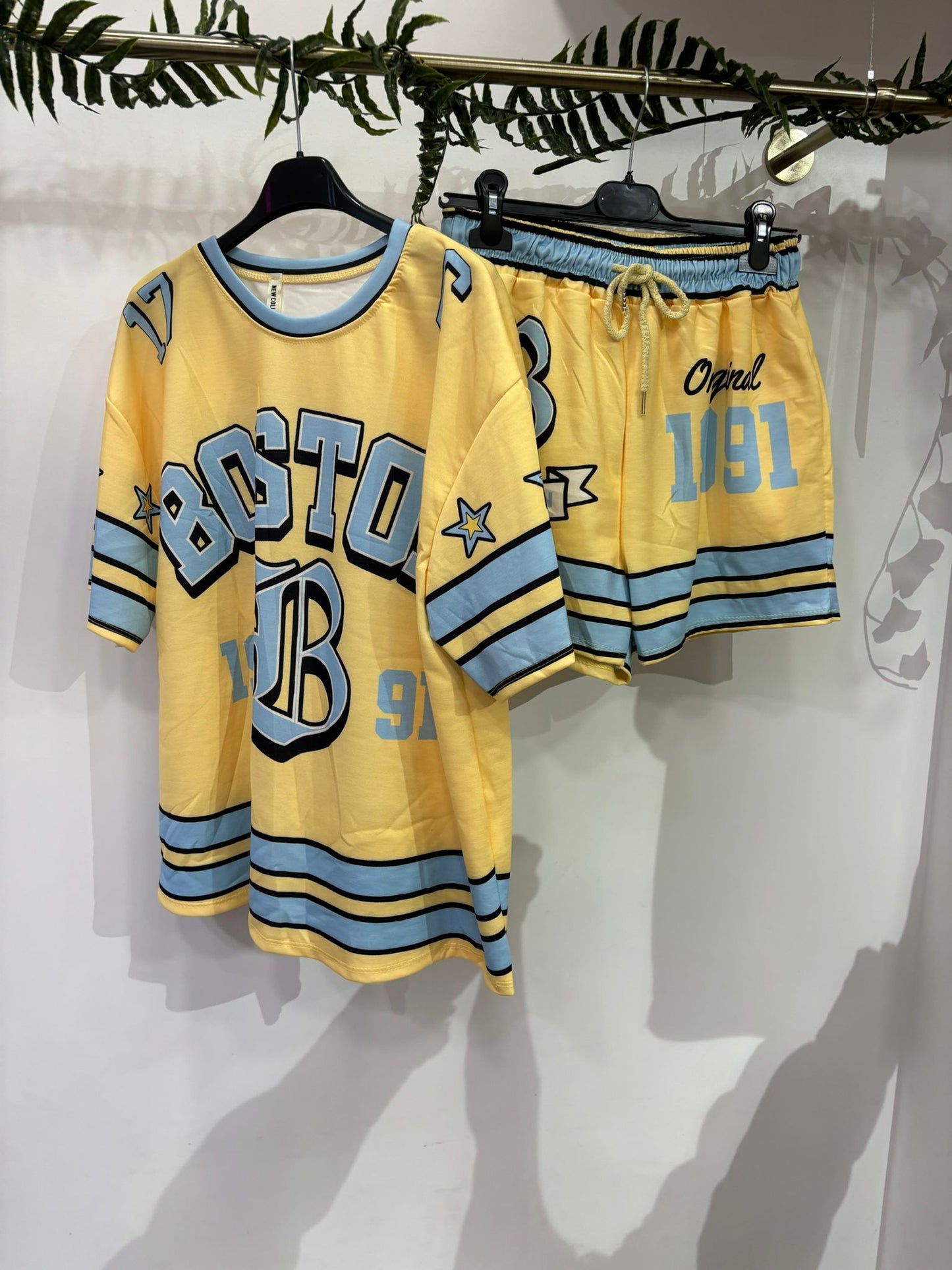 BOSTON SHORT AND TSHIRT SET😍