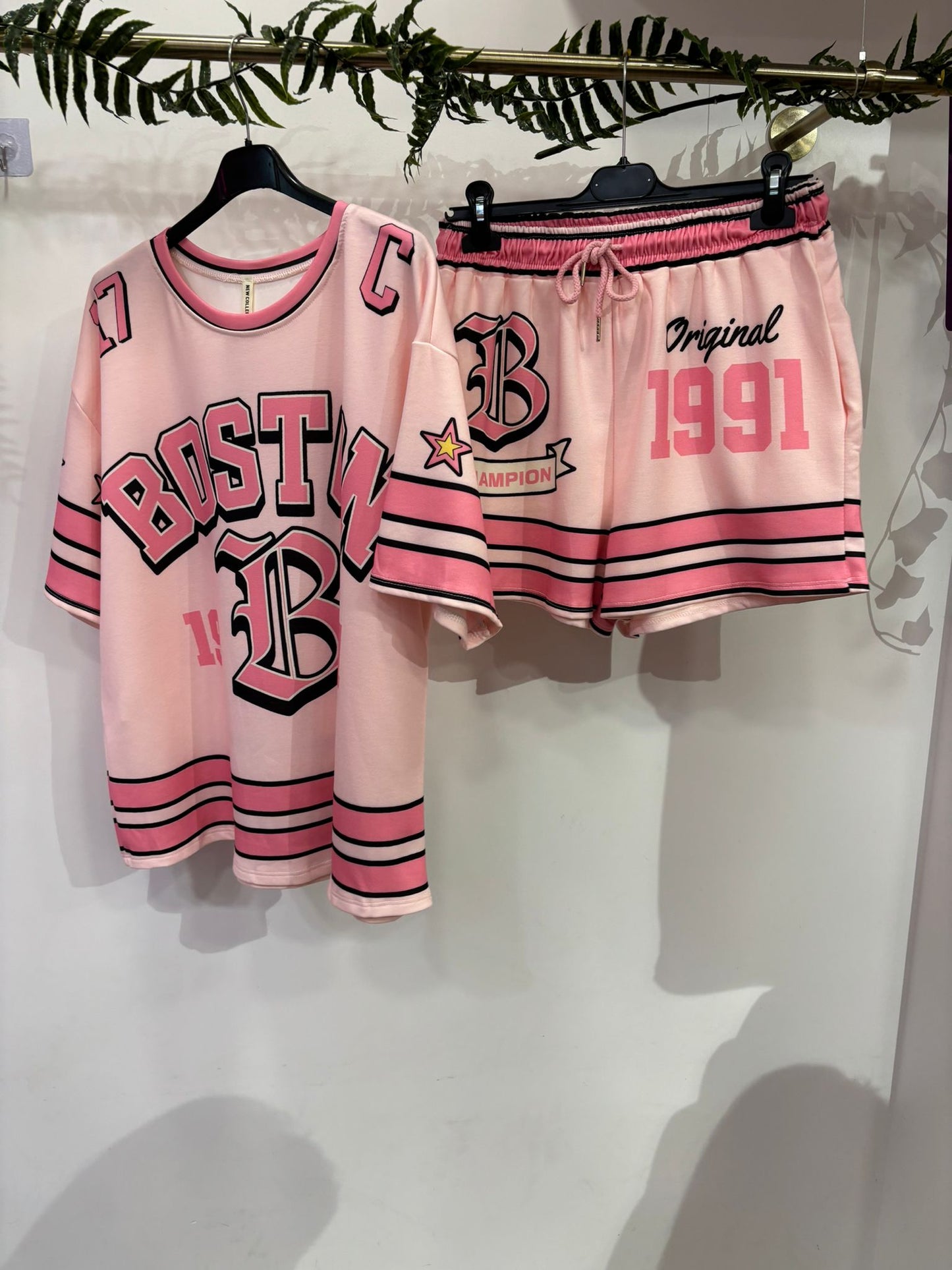 BOSTON SHORT AND TSHIRT SET😍