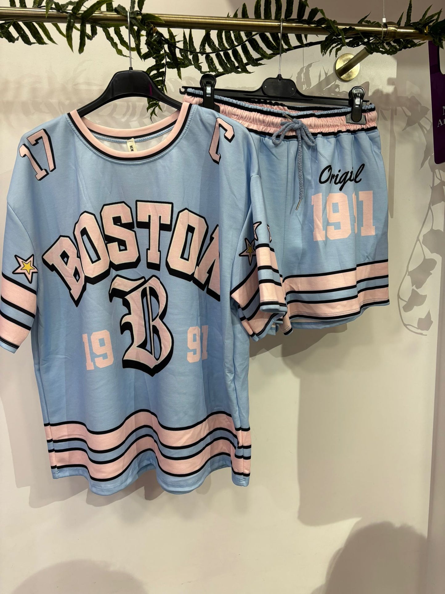 BOSTON SHORT AND TSHIRT SET😍