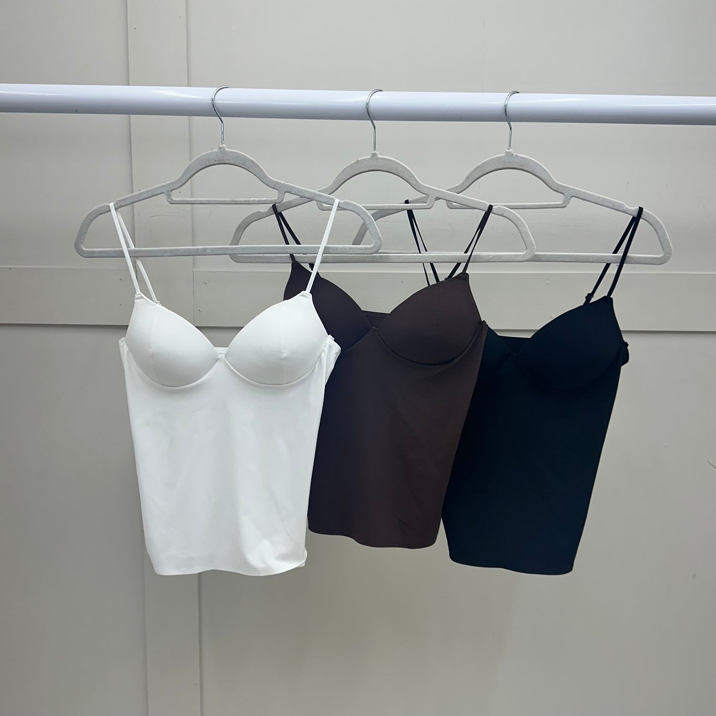 BOBBIE - Built in bra Fashionable Top