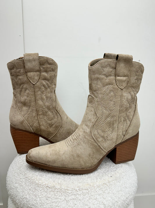 COWBOY BOOTS ANKLE LENGTH