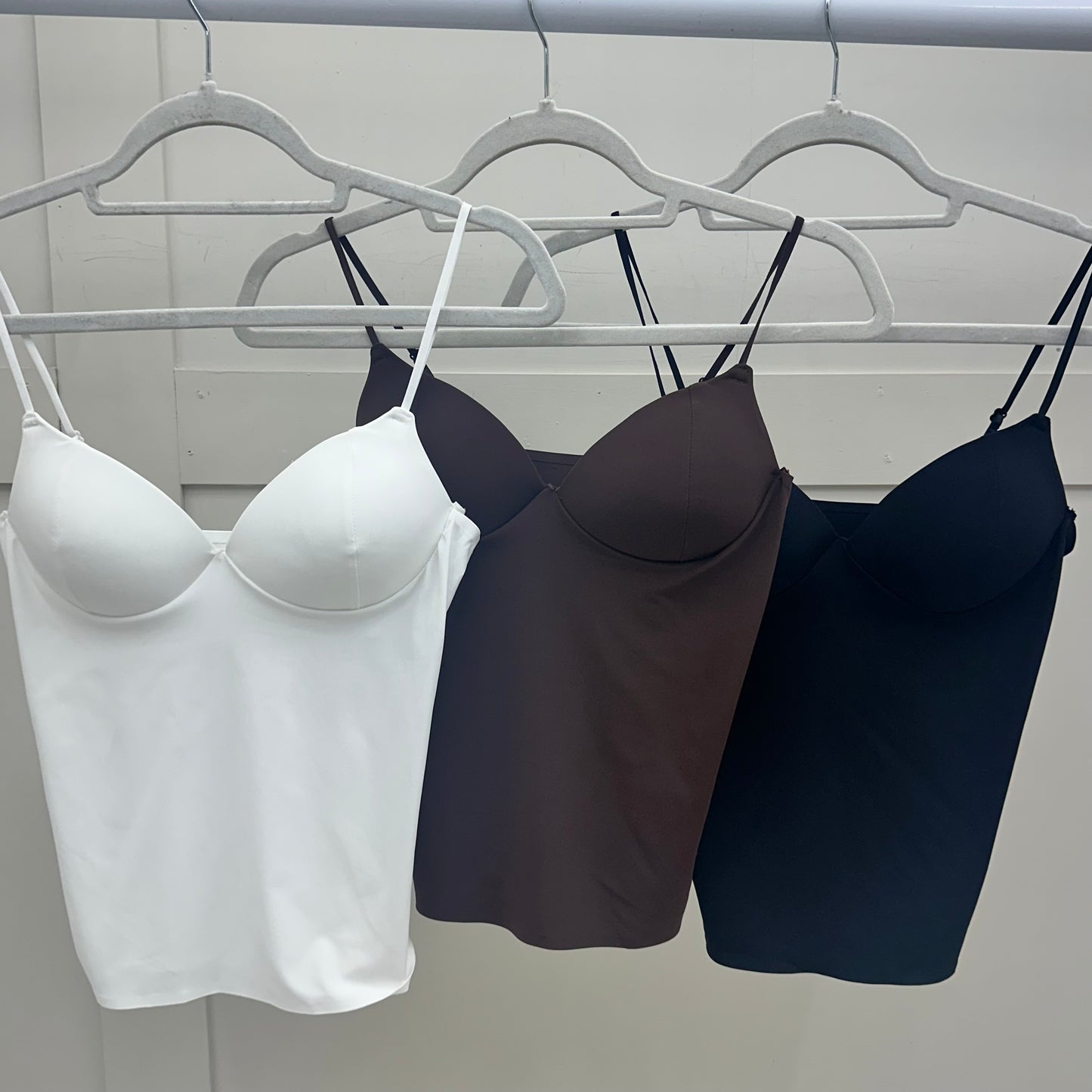 BOBBIE - Built in bra Fashionable Top