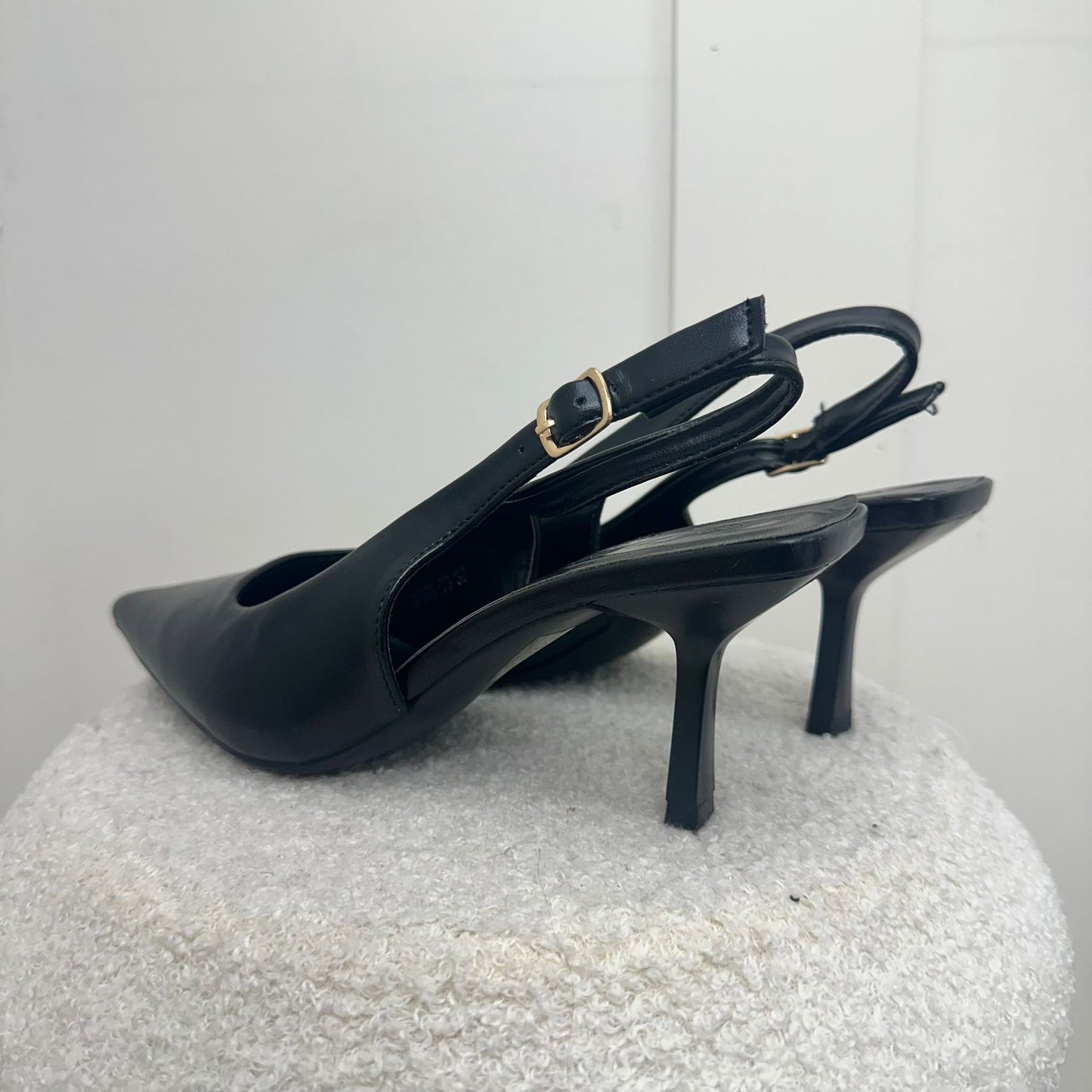 Your go to HEELS 👠  ( true to size)